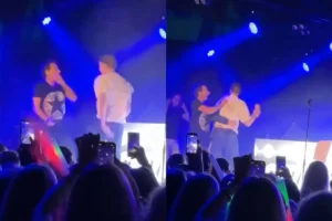 Gerard Joling vloert biergooier live op podium.