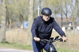 Marco Borsato in ziekenhuis na valpartij met fiets.
